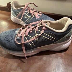 Karhu Women's Navy and Pink Sneakers